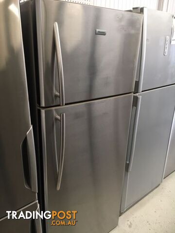 460l Hisense fridge freezer DELIVERY WARRANTY