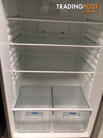 460l Hisense fridge freezer DELIVERY WARRANTY