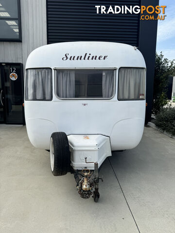 1962 Vintage Sunliner Caravan