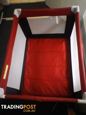 Dreamtime babyclub port a cot great condition - photo 2 of 2