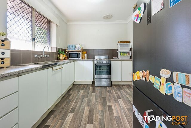 52B Templeton Crescent Girrawheen WA 6064 - photo 4 of 24