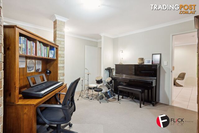 7 Wakefield Mews Quinns Rocks WA 6030 - photo 5 of 29