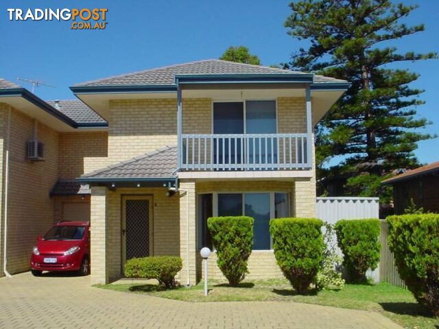 TOWNHOUSE (WELL MAINTAINED),3 BEDROOM,HASTINGS ST,2 MINS WALK TO BEACH