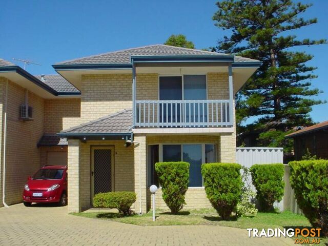TOWNHOUSE (WELL MAINTAINED), 3 BEDROOM,HASTINGS STREET, 2 MINS WALK TO THE BEACH