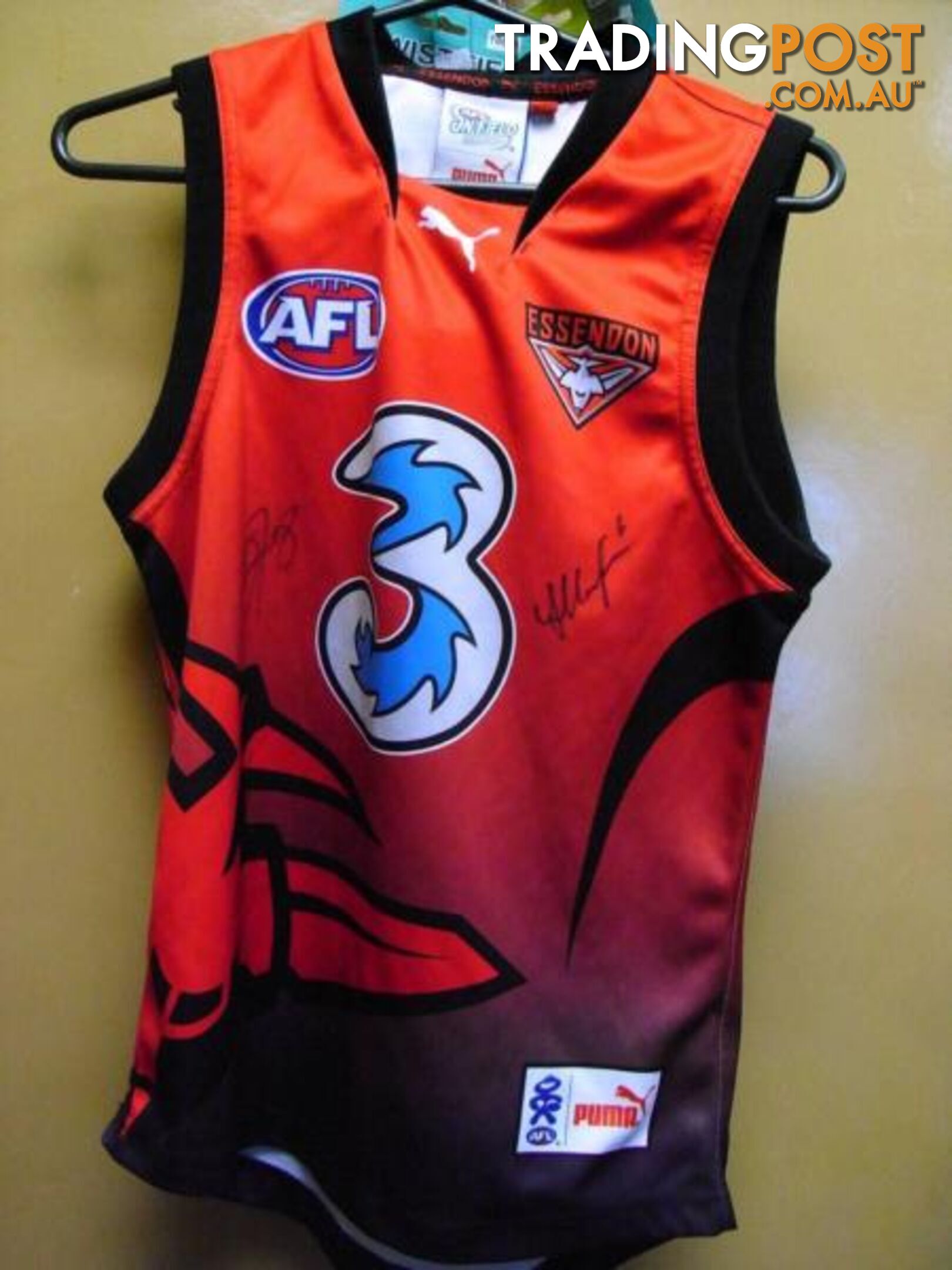 ******SIGNED*****ESSENDON FOOTBALL CLUBS PUMA SIZE