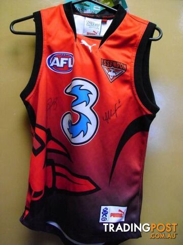 ******SIGNED*****ESSENDON FOOTBALL CLUBS PUMA SIZE