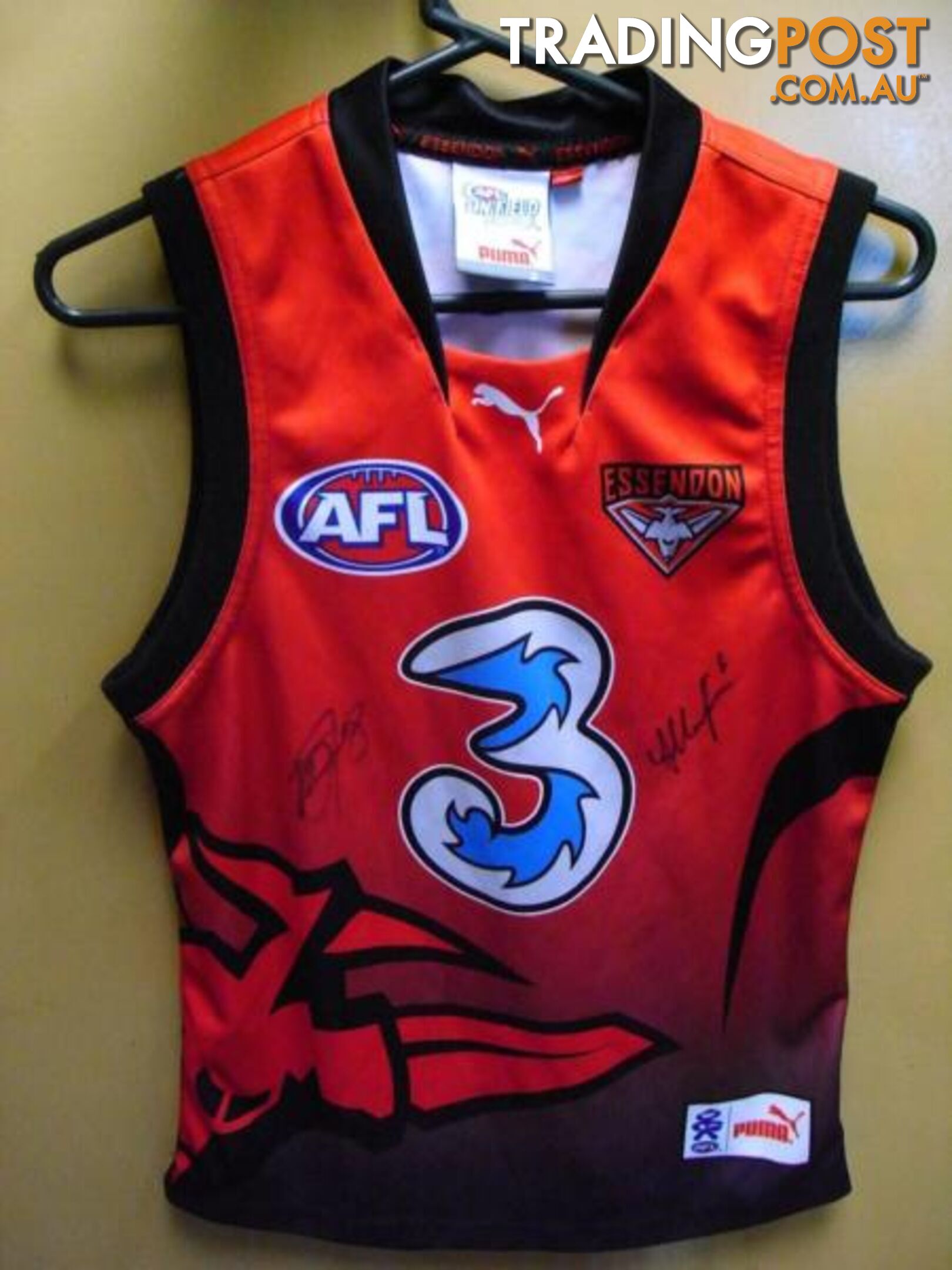 ******SIGNED*****ESSENDON FOOTBALL CLUBS PUMA SIZE