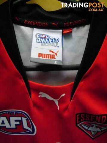 ******SIGNED*****ESSENDON FOOTBALL CLUBS PUMA SIZE