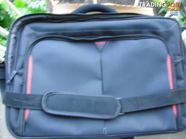 new large 17" targus laptop bag