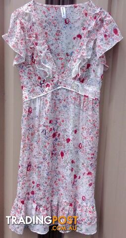 New " Jeanswest " Floral Dress