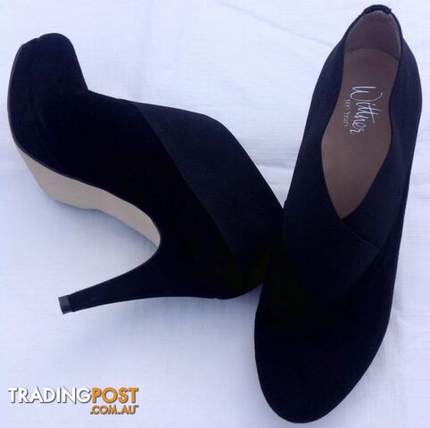 Gorgeous " Wittner " Black Suede Heels