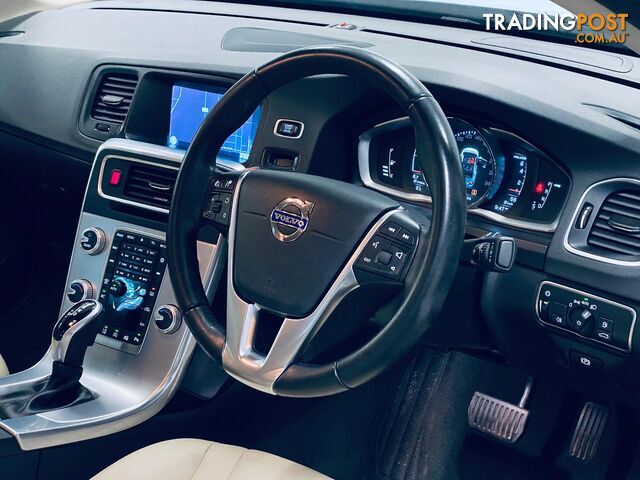 2017 VOLVO S60 T4 Luxury  SEDAN - photo 5 of 24