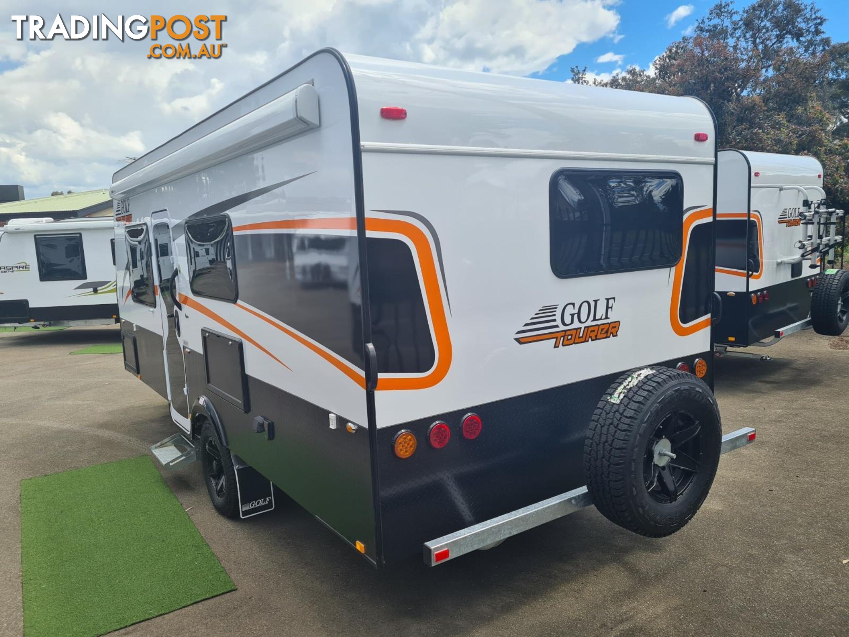 2022 GOLF 556 TOURER   CARAVAN