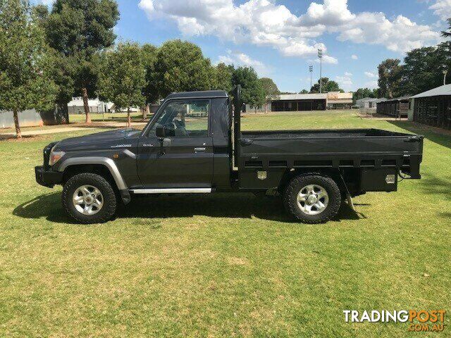 2020 TOYOTA LANDCRUISER   CAB CHASSIS