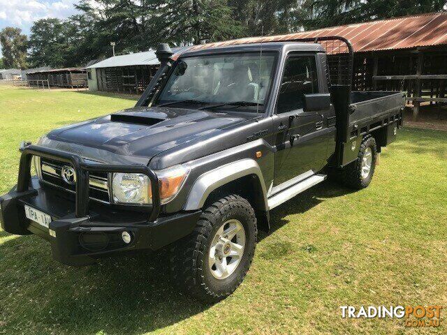 2020 TOYOTA LANDCRUISER   CAB CHASSIS