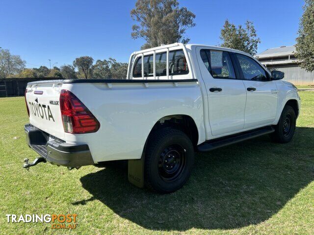 2022 TOYOTA HILUX   DUAL CAB