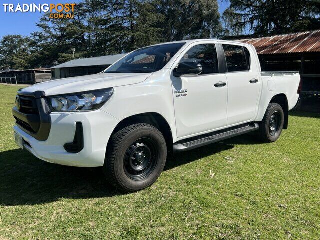 2022 TOYOTA HILUX   DUAL CAB