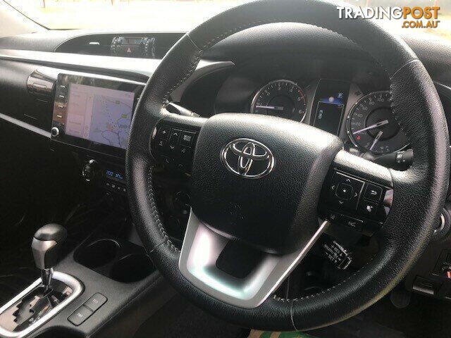 2023 TOYOTA HILUX   DUAL CAB CHASSIS