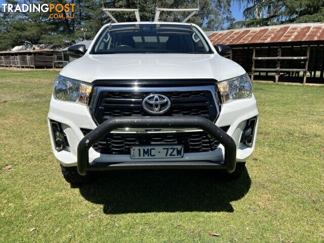 2018 TOYOTA HILUX   DUAL CAB CHASSIS