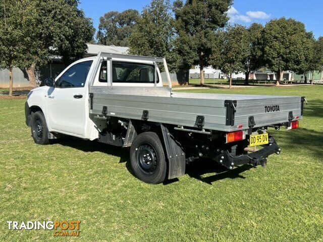 2022 TOYOTA HILUX   CAB CHASSIS