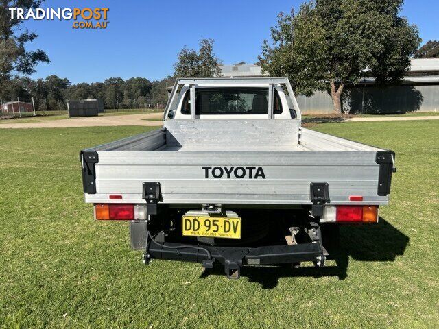 2022 TOYOTA HILUX   CAB CHASSIS