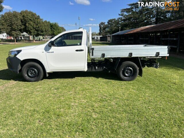 2022 TOYOTA HILUX   CAB CHASSIS