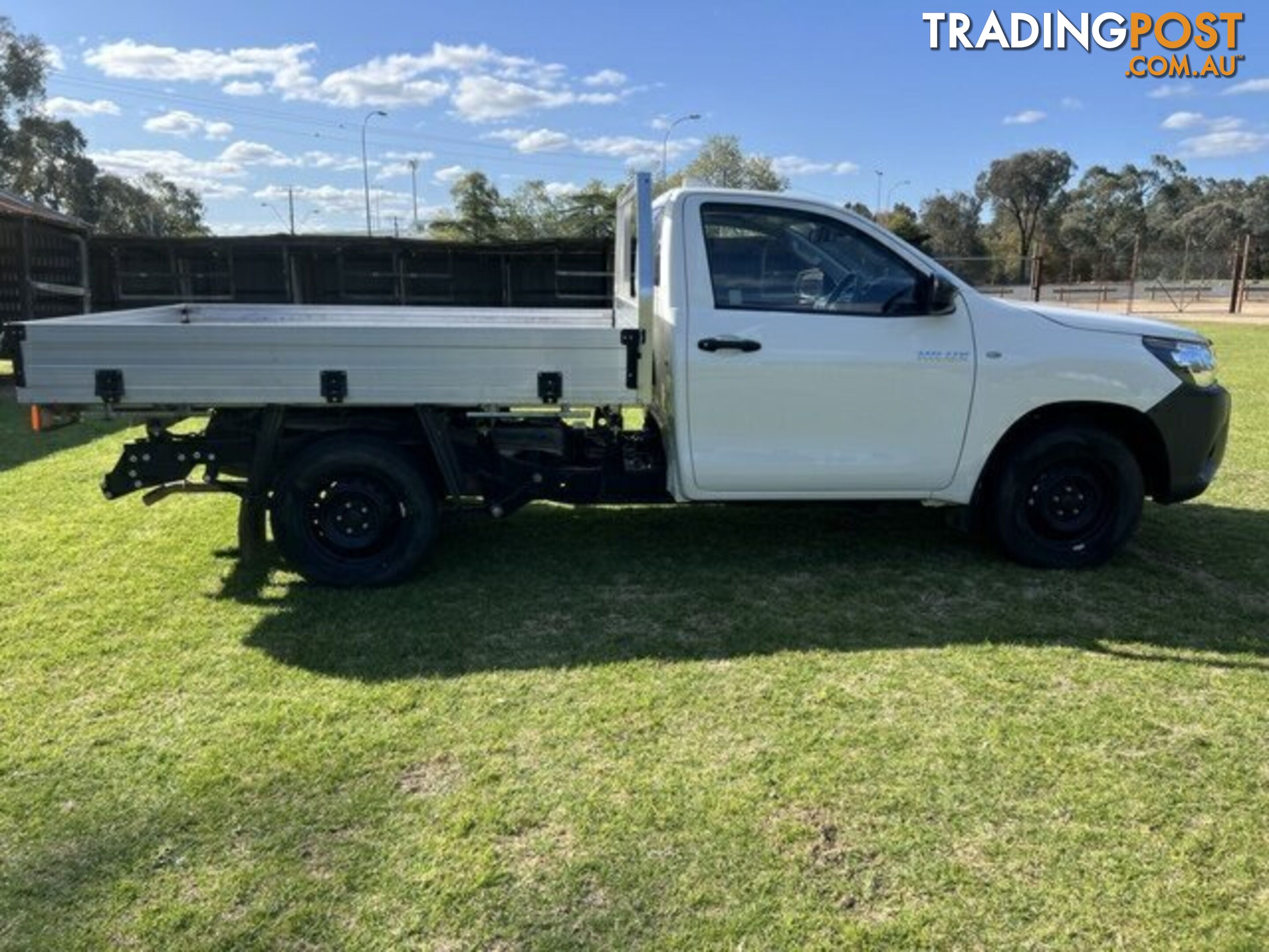 2022 TOYOTA HILUX   CAB CHASSIS