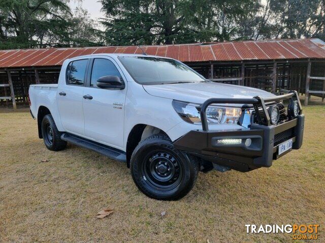 2020 TOYOTA HILUX   DUAL CAB