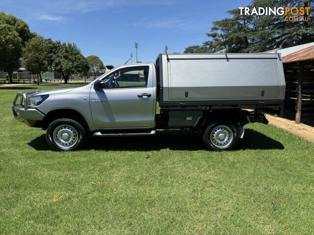 2020 TOYOTA HILUX   CAB CHASSIS