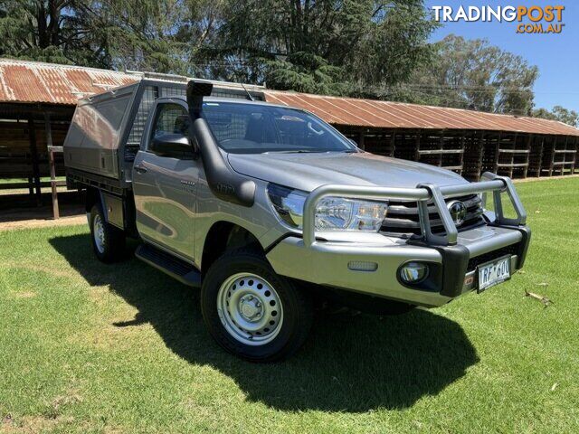 2020 TOYOTA HILUX   CAB CHASSIS