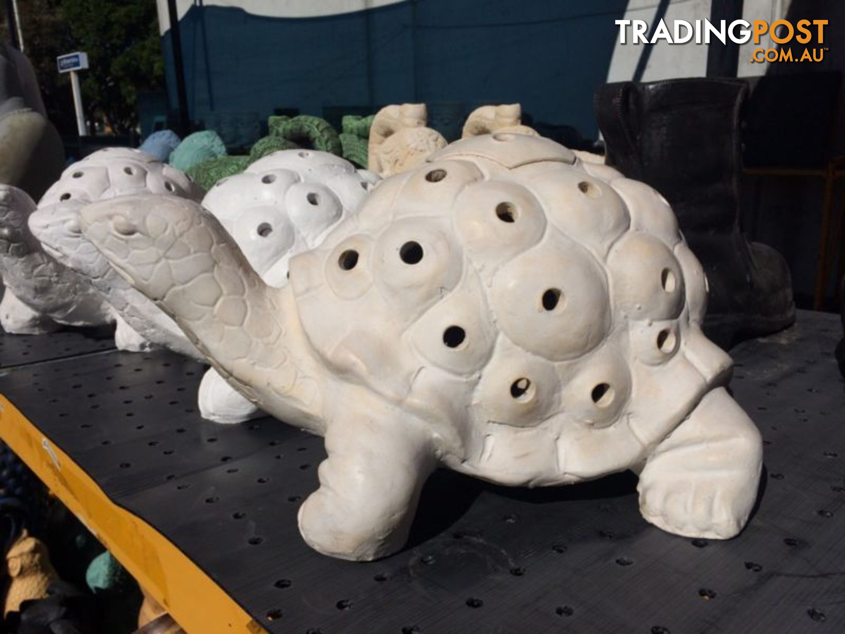 STATUE ANIMAL TURTLE WITH HOLES LANTERN (WHITE )