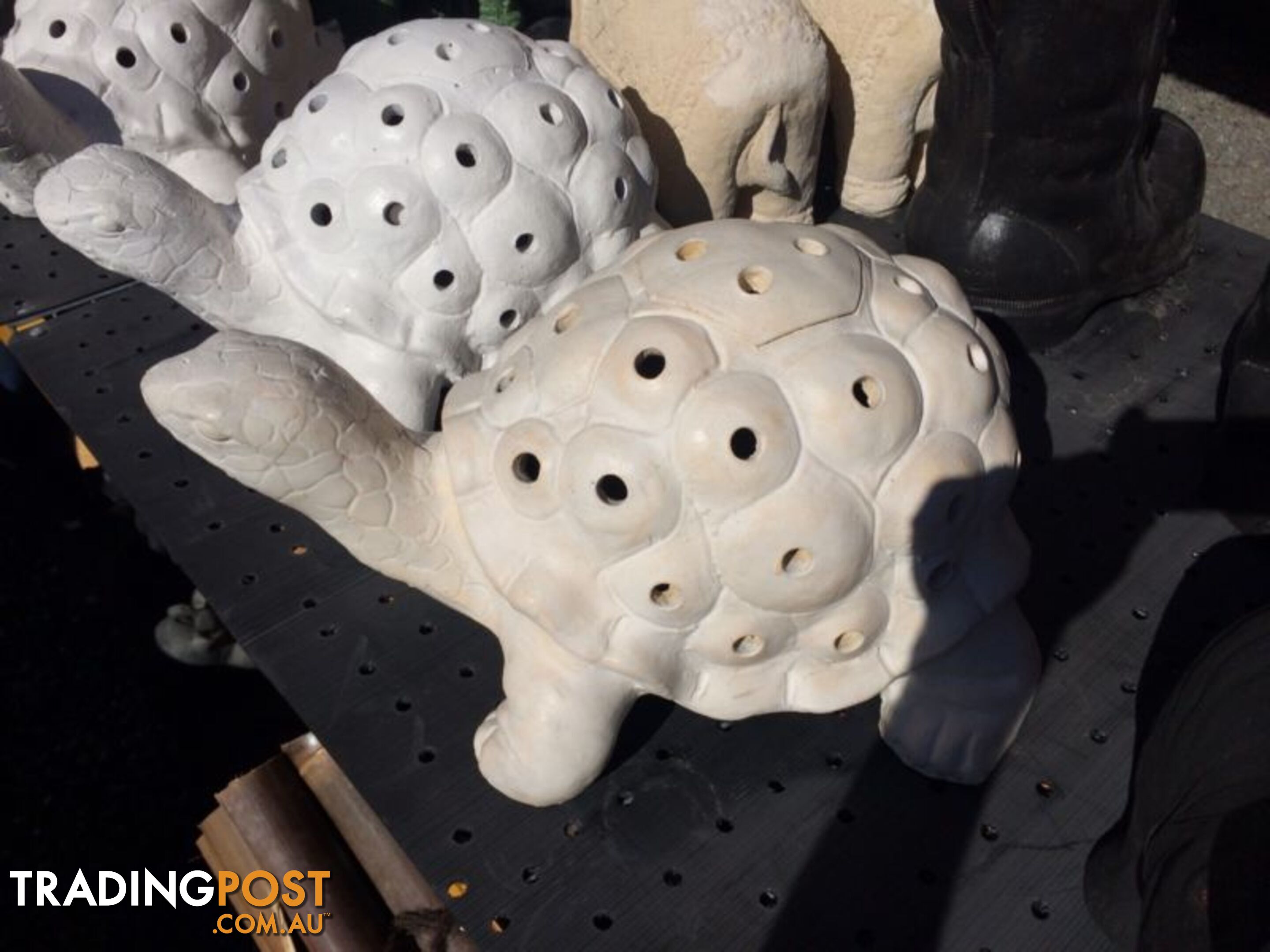 STATUE ANIMAL TURTLE WITH HOLES LANTERN (WHITE )