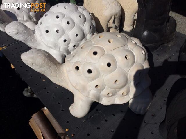 STATUE ANIMAL TURTLE WITH HOLES LANTERN (WHITE )