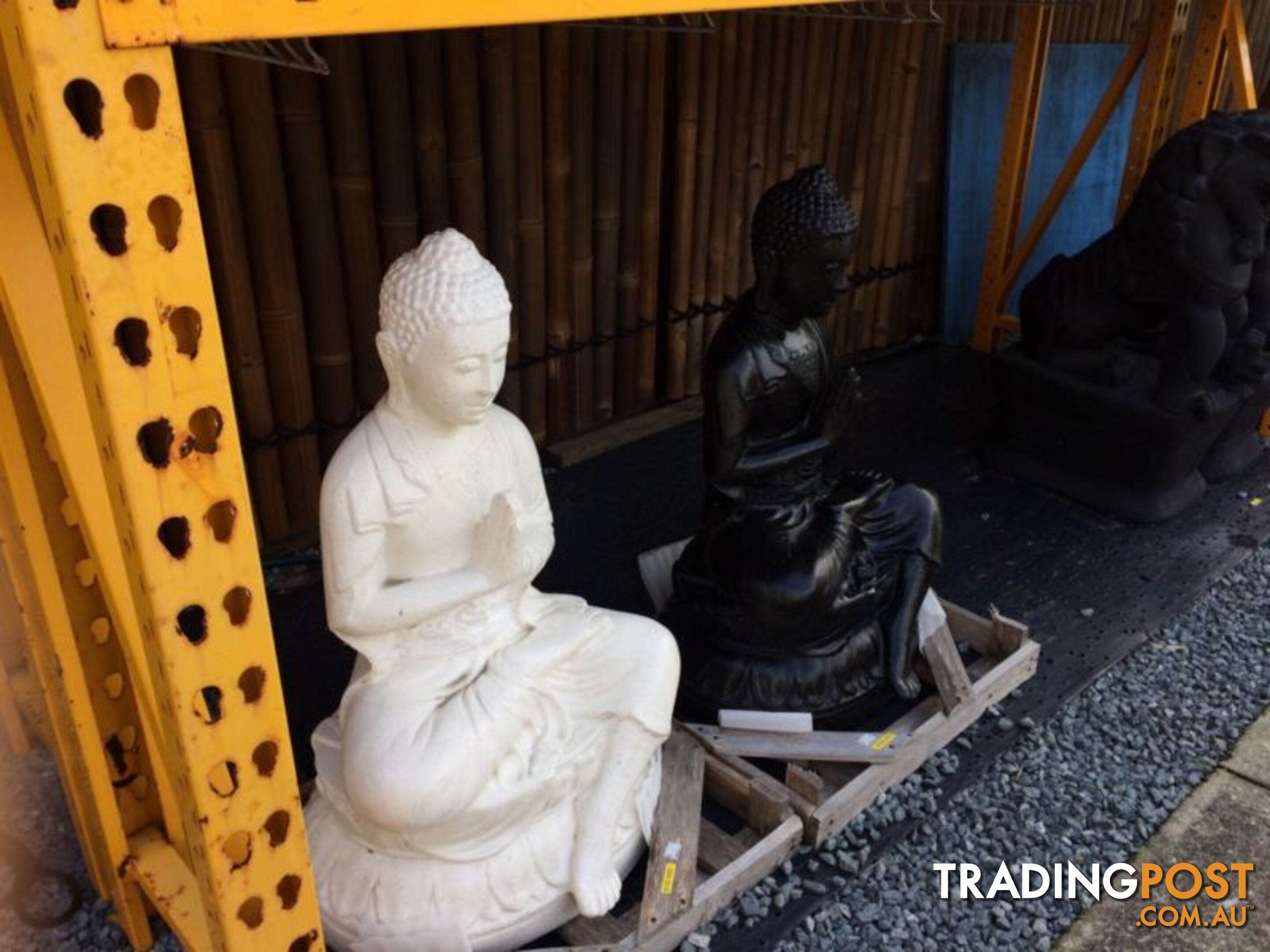 STATUE SITTING BUDDHA PRAYING 80x45x40cm (WHITE)