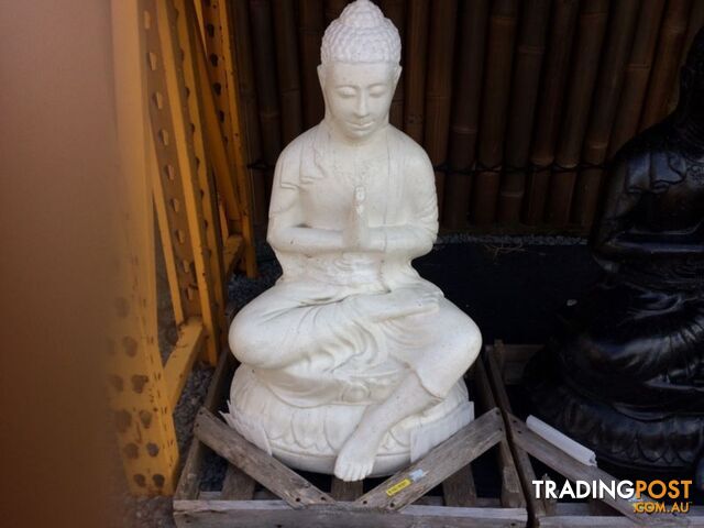 STATUE SITTING BUDDHA PRAYING 80x45x40cm (WHITE)