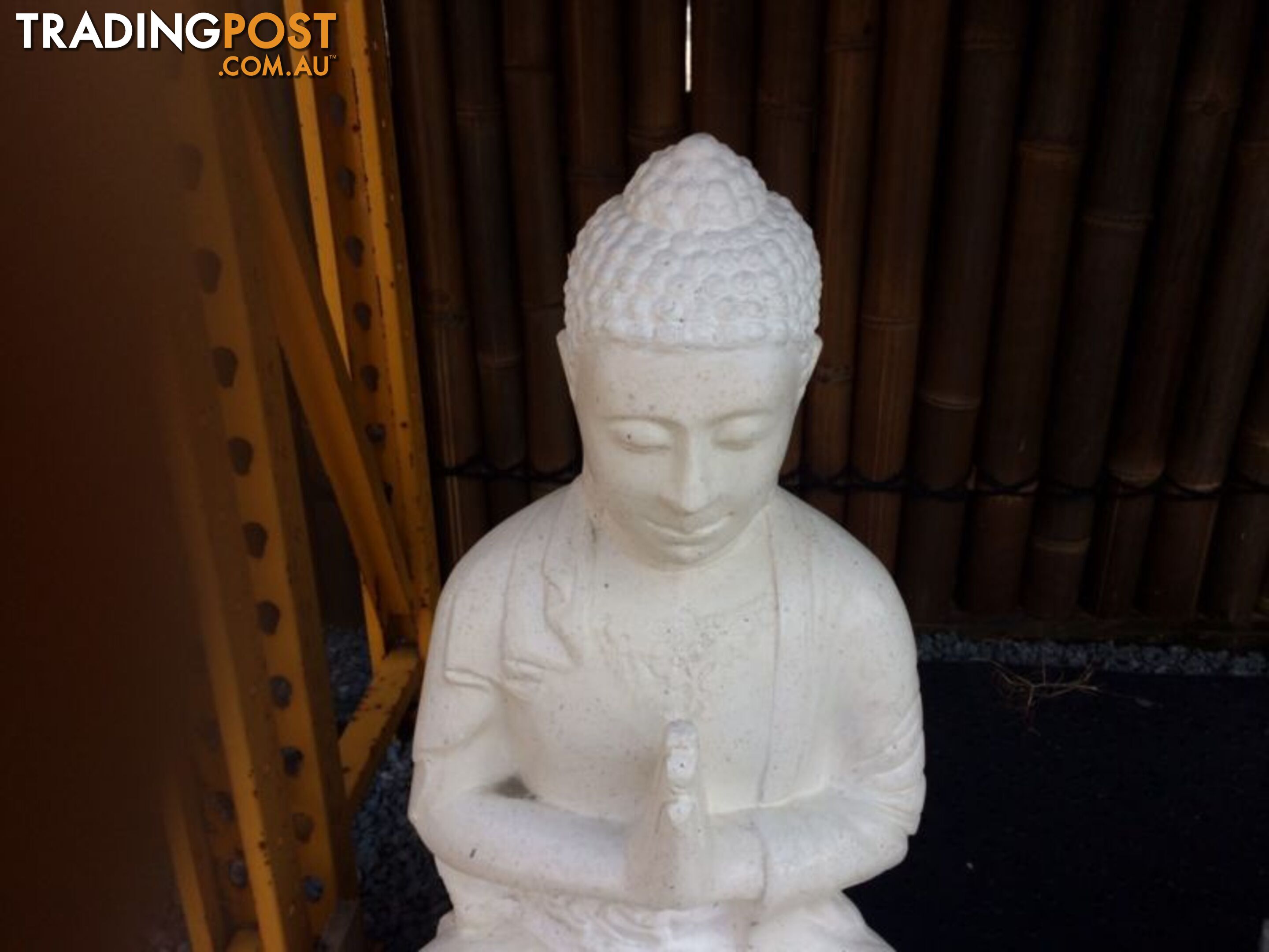 STATUE SITTING BUDDHA PRAYING 80x45x40cm (WHITE)