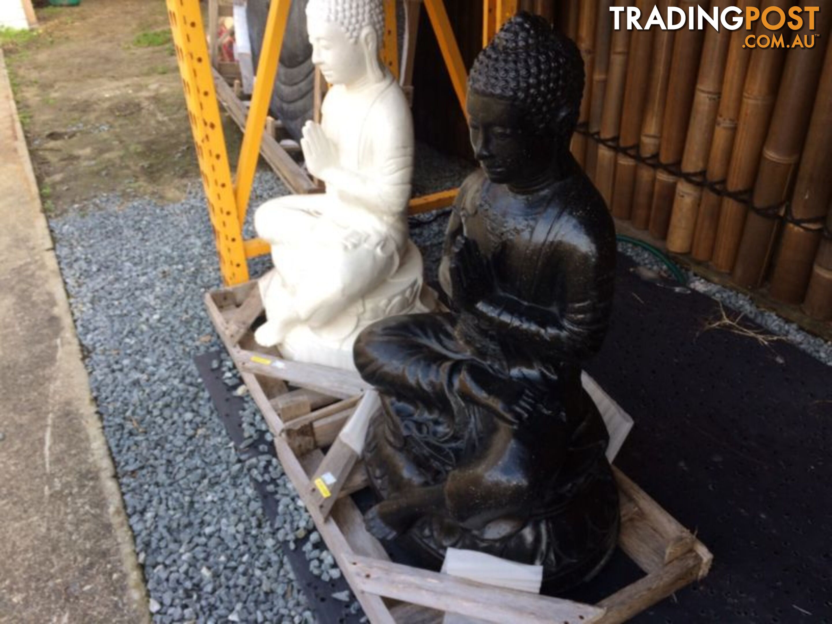 STATUE SITTING BUDDHA PRAYING 80x45x40cm (WHITE)