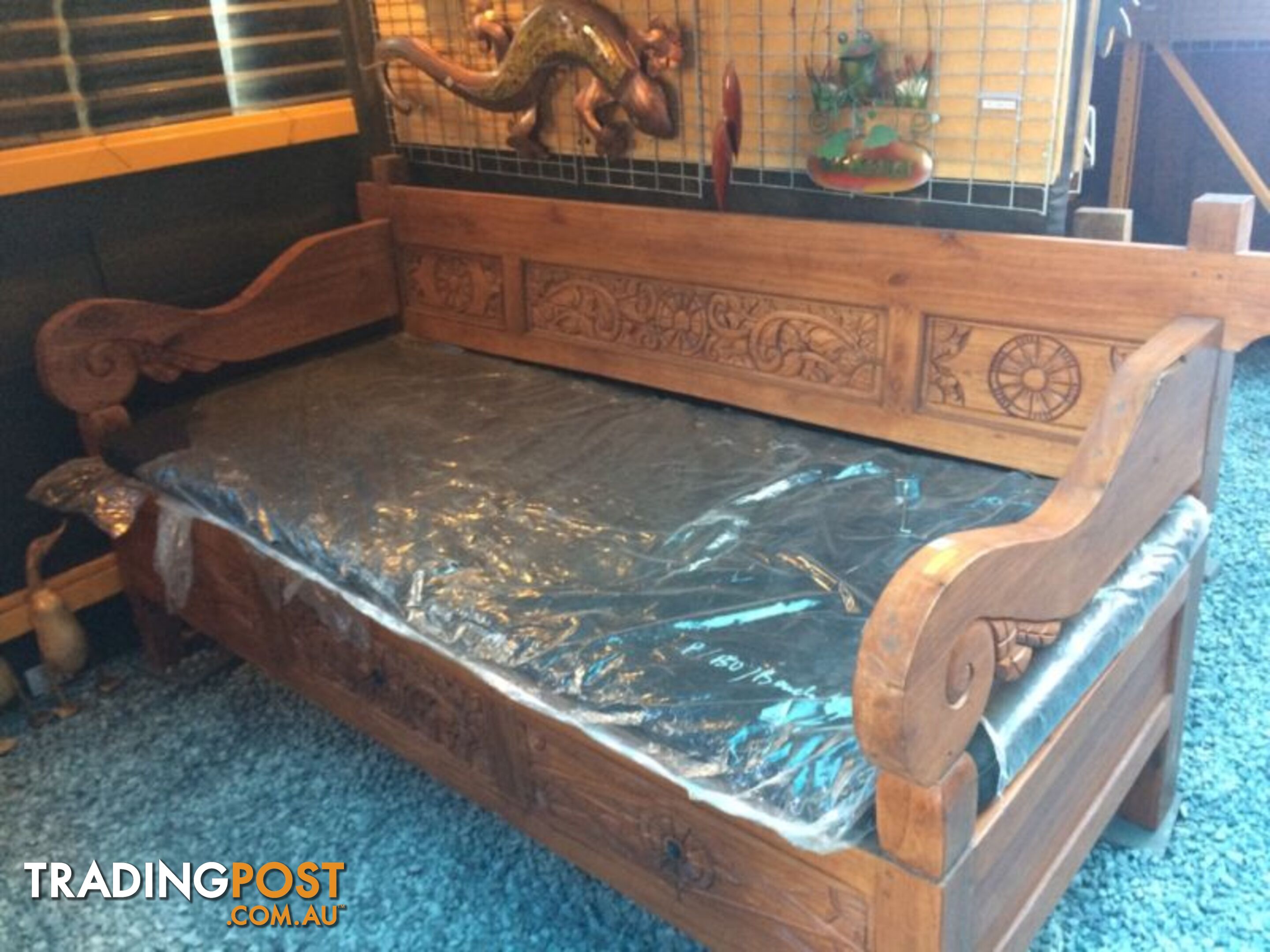 LARGE DAYBED 3 DRAWERS