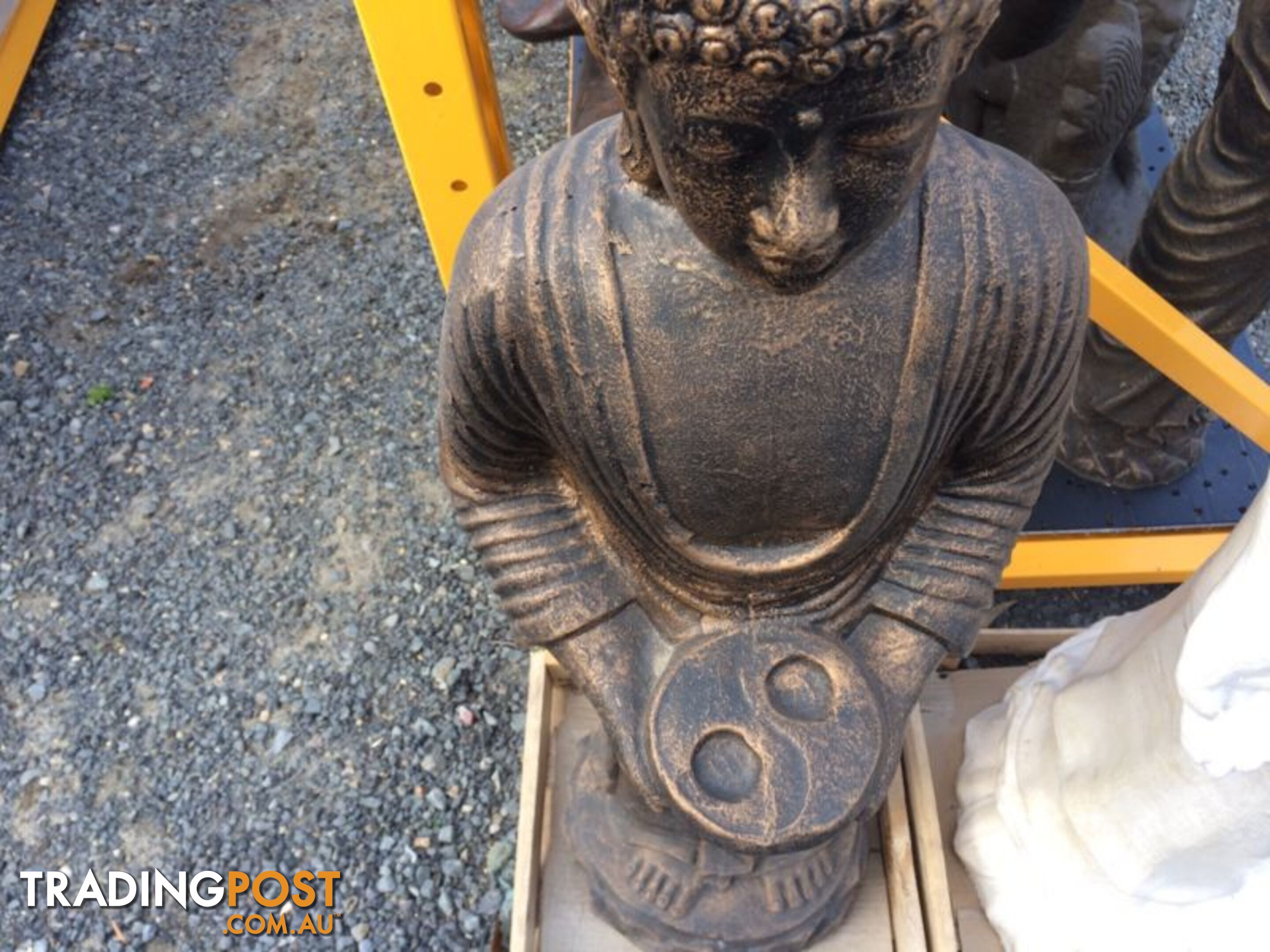 STATUE STANDING BUDDHA YIN YANG (BLK GOLD)