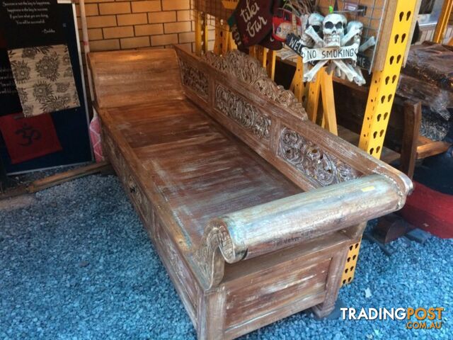 BENCH ROLL ARMS CARVED BACK 1 DRW 230x100x75cm (WHT WASHED)