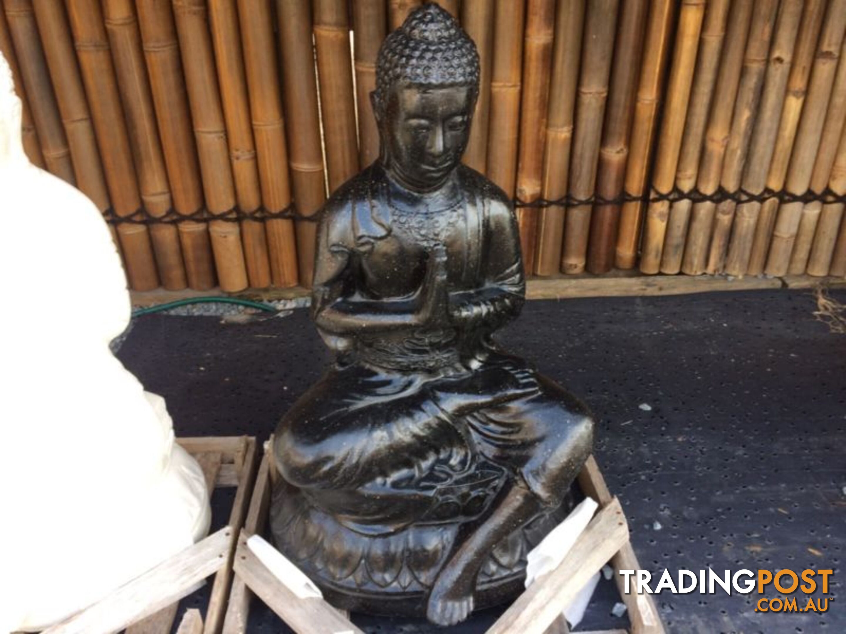 STATUE SITTING BUDDHA PRAYING 80x45x40cm (BLACK)