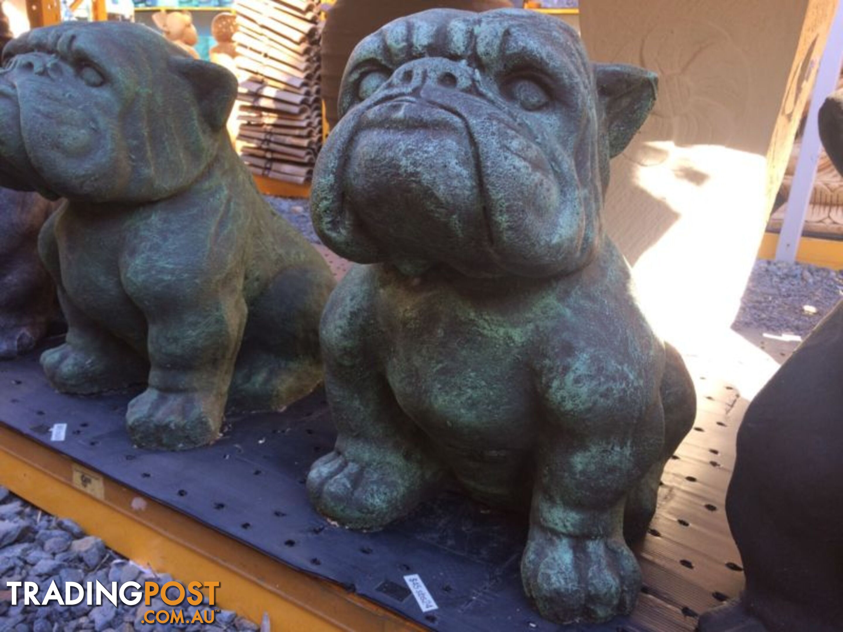 STATUE ANIMAL BULLDOG BIG (GREEN)