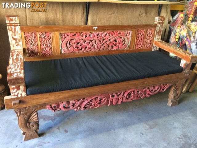 DAYBED WITH PINK CARVINGS