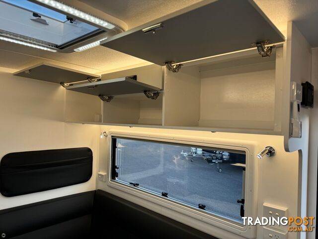 2024 Southern Cross Signature Series SX21F semi off-road bunks