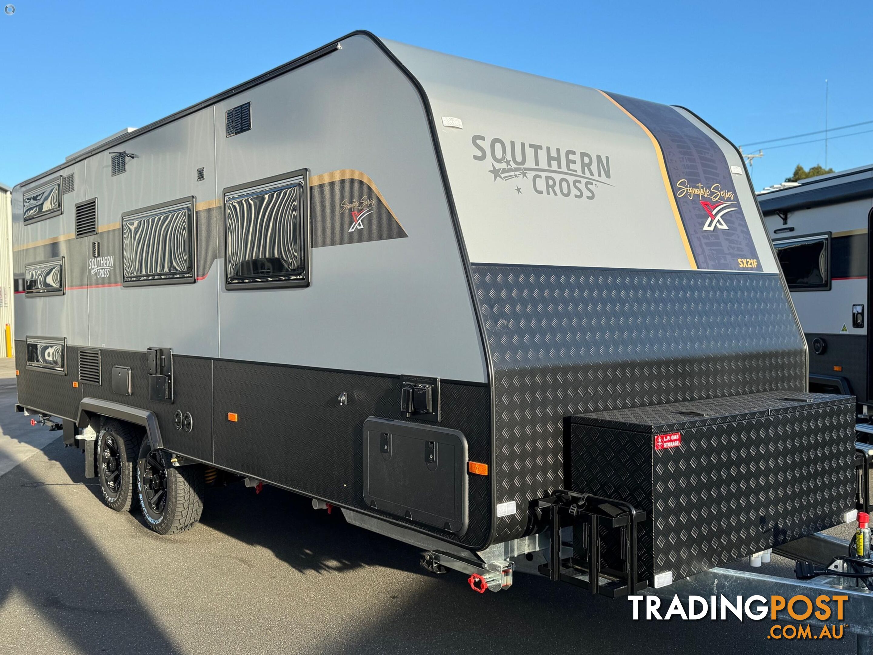 2024 Southern Cross Signature Series SX21F semi off-road bunks