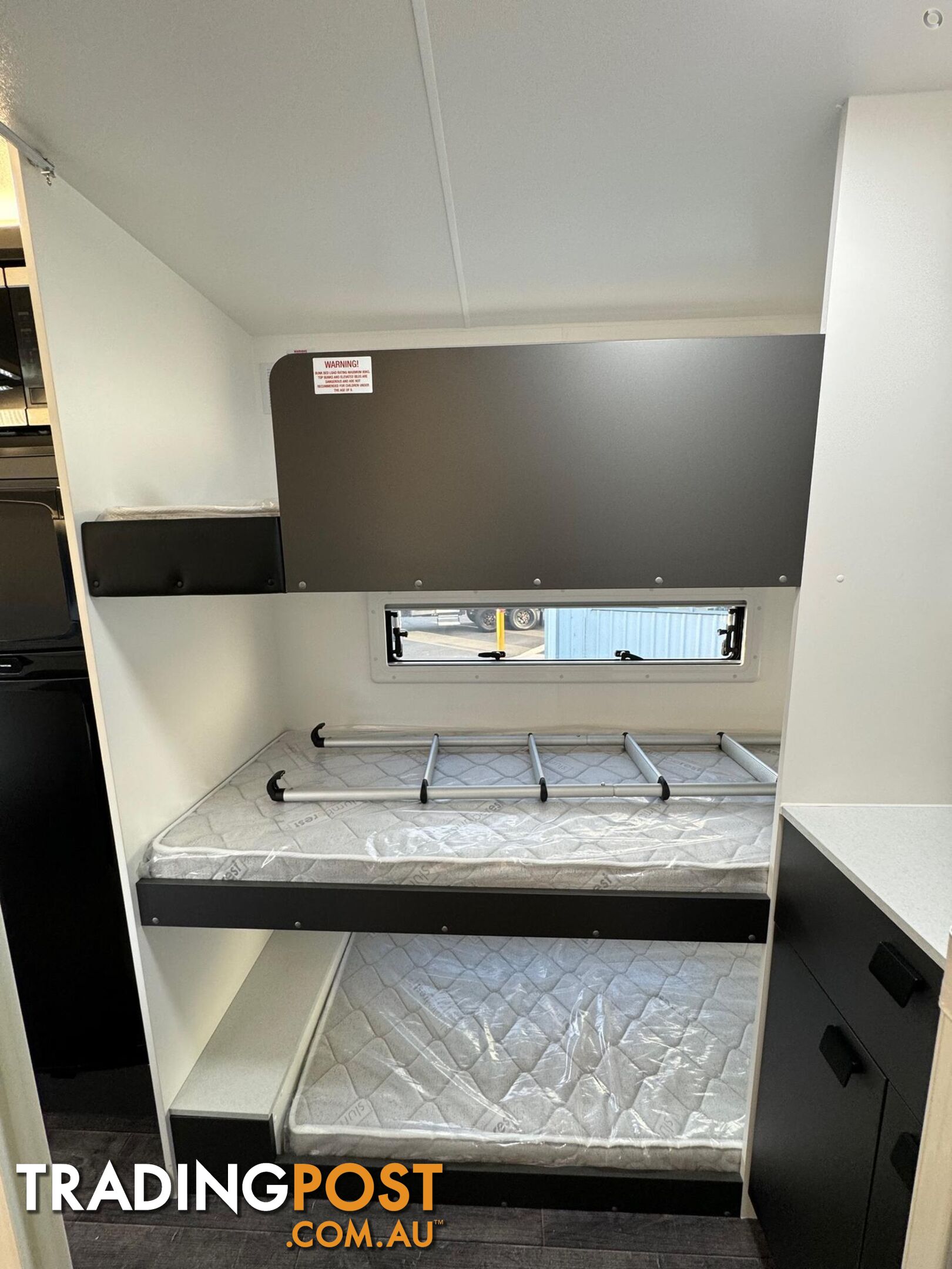 2024 Southern Cross Signature Series SX21F semi off-road bunks