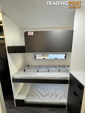 2024 Southern Cross Signature Series SX21F semi off-road bunks