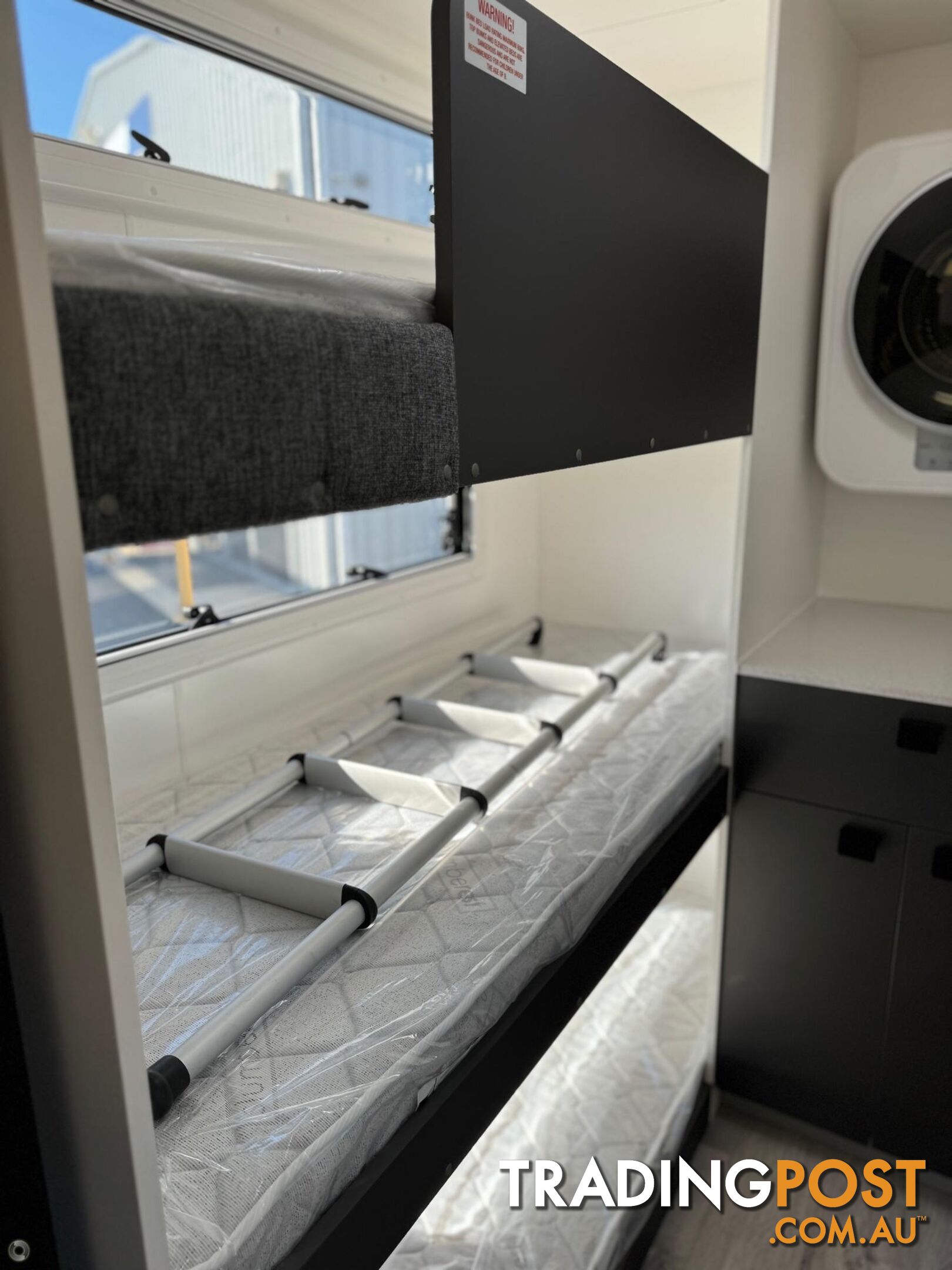 2024 Southern Cross Signature Series ST19F Touring bunks