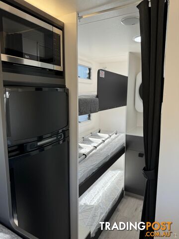 2024 Southern Cross Signature Series ST19F Touring bunks