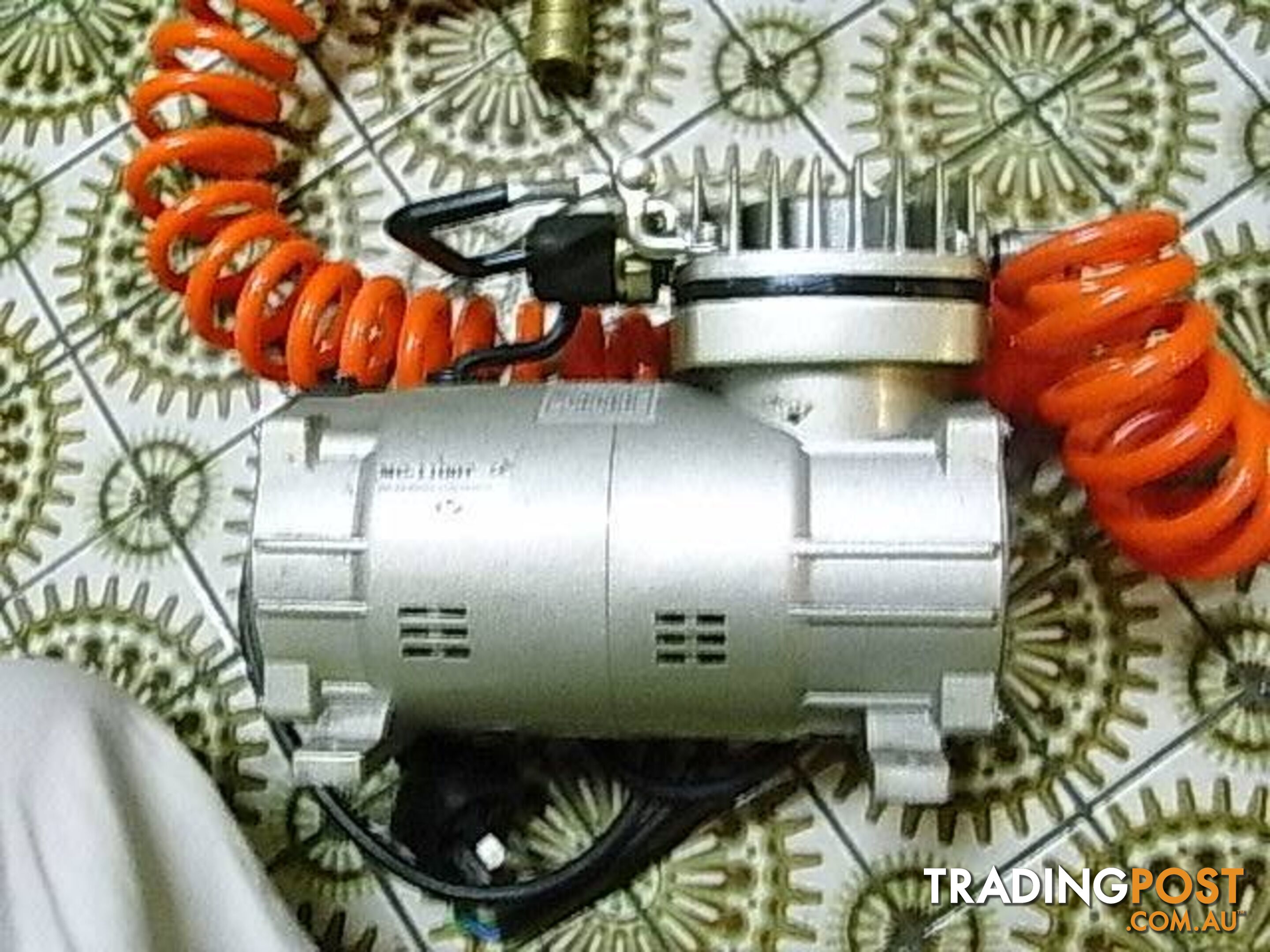 1/8 HP AIR BRUSH AIR COMPRESSOR MA25 MADE IN TAIWAN